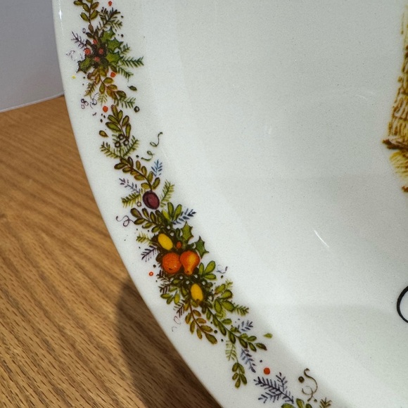 Vintage Christmas Holly Hobbie 1972 decorative Plate with Festive Design - Picture 3 of 8